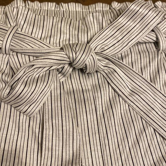 Butter Soft La Class High Waisted Black and White Stripped Large Shorts - Picture 2 of 5